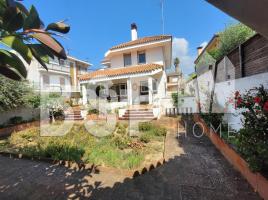 Houses (villa / tower), 246.00 m², near bus and train