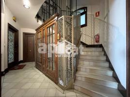 Flat, 239.00 m², close to bus and metro
