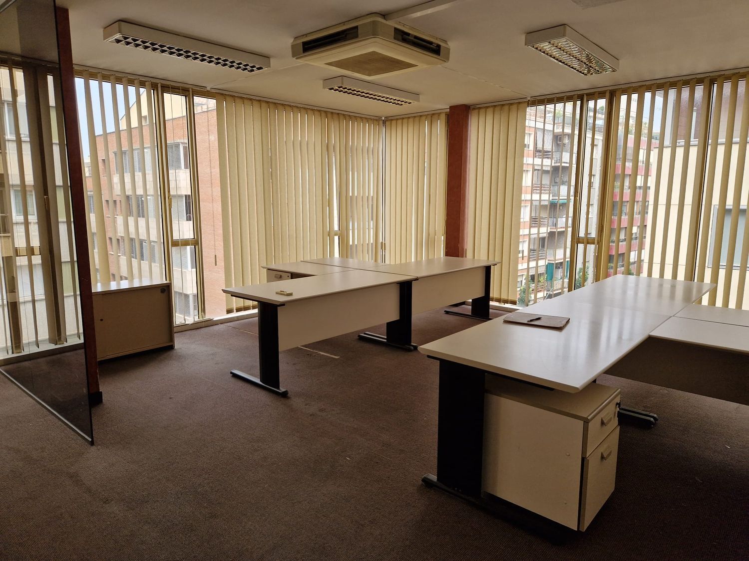 For rent office, 220.00 m², Centre