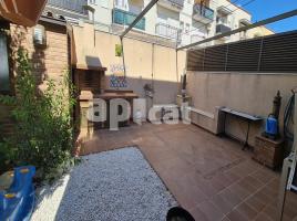 Houses (terraced house), 220.00 m², near bus and train, almost new