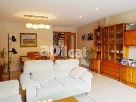 Houses (terraced house), 295.00 m², near bus and train, almost new, Calle de Vinyals