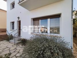 Houses (villa / tower), 180.00 m², Calle Castell