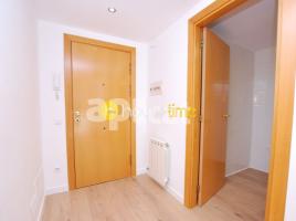 Flat, 103 m², almost new
