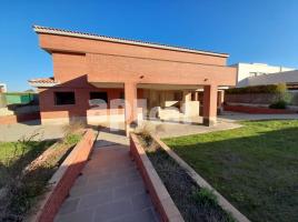 Houses (detached house), 721.00 m², almost new, Calle Mestral