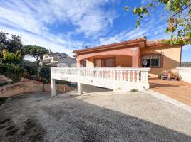 Houses (villa / tower), 408.00 m², almost new, Calle Pineda