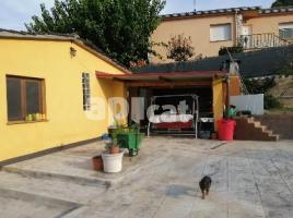 Houses (villa / tower), 103.00 m², near bus and train, almost new