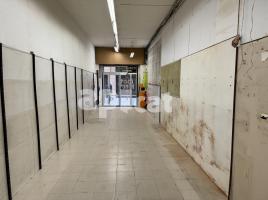 Local comercial, 190.00 m², cerca de bus y tren, Calle de Sant Pere Més Alt