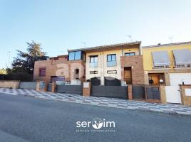 Houses (terraced house), 242.00 m², almost new, Calle Maria Gay, 5
