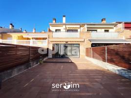 Houses (terraced house), 242.00 m², almost new, Calle Maria Gay, 5