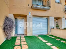 Houses (terraced house), 174.00 m², almost new, Calle Ridaura