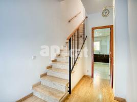 Houses (terraced house), 174 m², almost new
