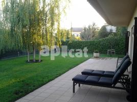 Houses (villa / tower), 322.00 m², almost new