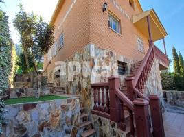 Houses (villa / tower), 336.00 m², almost new, Calle Torrent Fondo