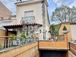 Houses (terraced house), 240 m², almost new, Zona