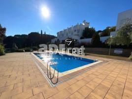Houses (villa / tower), 230 m², almost new, Zona