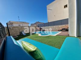 Houses (villa / tower), 256.00 m², near bus and train, almost new, Calle del Migjorn