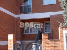 Houses (terraced house), 256.00 m², almost new