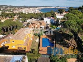Houses (detached house), 434.00 m², almost new, Calle Domènech i Muntaner