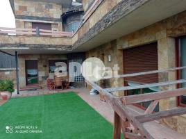 Houses (terraced house), 501 m², almost new, Zona