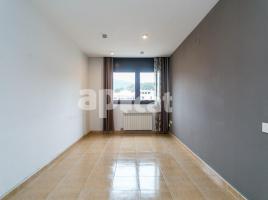 Flat, 79.00 m², near bus and train, almost new