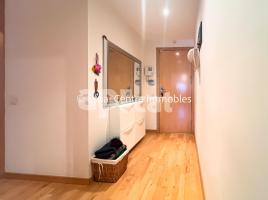 Flat, 96.00 m², near bus and train, almost new