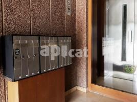 Flat, 71.00 m², near bus and train, Calle de Cabestany, 31