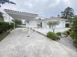 Houses (detached house), 155.00 m², almost new, Calle Requesens