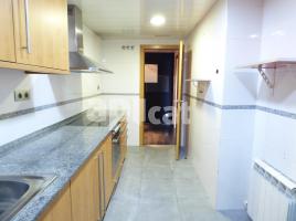 Flat, 116.00 m², near bus and train, almost new