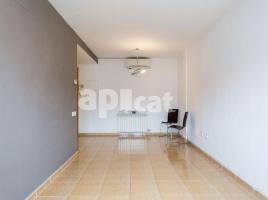 Flat, 79.00 m², near bus and train, almost new