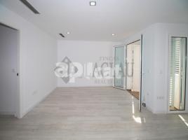 Flat, 120.00 m², near bus and train, almost new