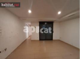Flat, 76.00 m², near bus and train, almost new
