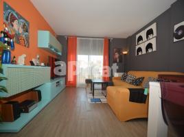 Flat, 100.00 m², near bus and train, almost new