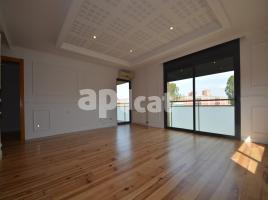 Duplex, 128.00 m², near bus and train, almost new, Llevant