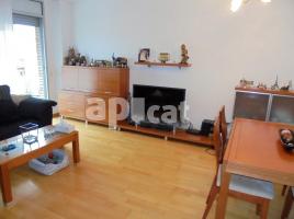 Flat, 120.00 m², near bus and train, almost new
