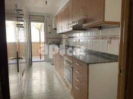 Flat, 82.00 m², near bus and train, almost new