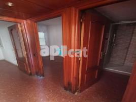 Flat, 74.00 m², close to bus and metro