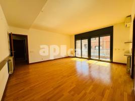 Flat, 105.00 m², near bus and train, almost new,  (Poble) 