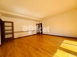 Flat, 105.00 m², near bus and train, almost new,  (Poble) 