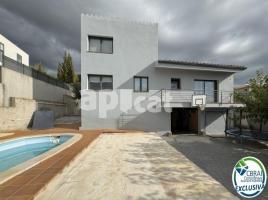 Houses (detached house), 191.00 m², near bus and train, almost new, Vilajuíga