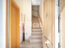 Houses (detached house), 339.00 m², near bus and train, almost new