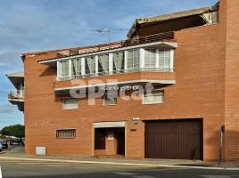 Houses (terraced house), 300.00 m², near bus and train, almost new, Torrefarrera