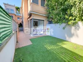 Houses (villa / tower), 208.00 m², almost new, Calle 11