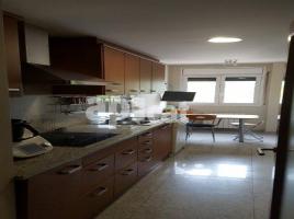 Flat, 98.00 m², near bus and train, almost new