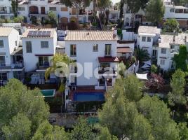 Houses (terraced house), 259.00 m², almost new, Calle de Josep Irla