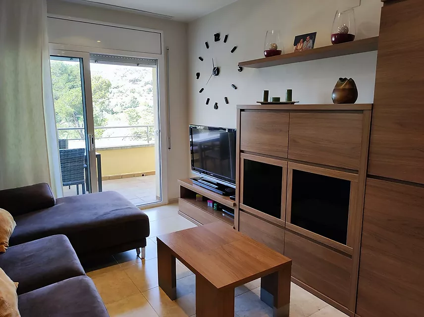 Flat, 70 m², almost new