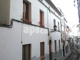 Flat, 73.00 m², near bus and train, almost new, Centre