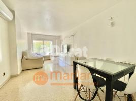 Flat, 100.00 m², close to bus and metro