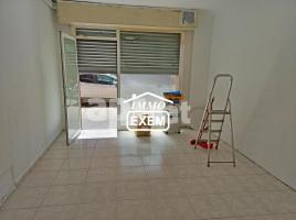 Lloguer local comercial, 40.00 m², prop de bus i tren