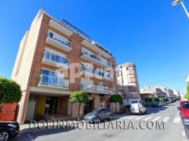 Flat, 90.00 m², near bus and train, almost new, Centro