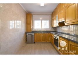For rent terraced house, 234.00 m²